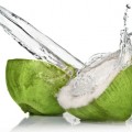 Acqua cocco proprietà calorie usi