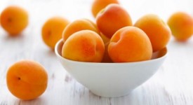 Frutta primavera albicocche