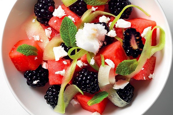 consumare insalata di frutta detox